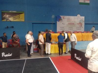 सुरज फाउंडेशन मार्फत 5 वी महाराष्ट्र राज्य रँकिंग टेबल टेनिस स्पर्धेचे उद्घाटन डॉक्टर प्रताप पाटील प्राचार्य वारणा शिक्षण संस्था यांच्या हस्ते उद्घाटन करण्यात आले. यावेळी प्रवीणजी लुंकड सर , एन जी कामत सर ,संगीता पागनीस मॅडम ,श्री अण्णासाहेब उपाध्ये सर व बन्सीकाका ओस्त्वल व आदी मान्यवर.
