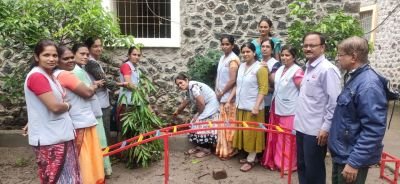 Nav Krishna Valley schoom marathi medium teachers ne Tree planting kele