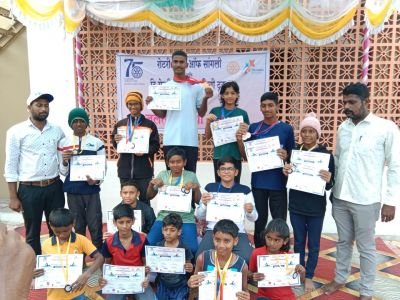 आज पार पडलेल्या रोटरी क्लब ऑफ सांगली यांच्यामार्फत आयोजित केलेल्या स्विमिंग स्पर्धेमध्ये नव कृष्णा व्हॅली स्कूल इंग्रजी व  मराठी माध्यमच्या विद्यार्थ्यांनी घवघवीत यश संपादन केले त्याबद्दल सर्व विद्यार्थ्यांचे हार्दिक हार्दिक अभिनंदन.