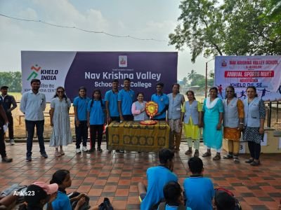Annual Sports Meet Organized by Nav Krishna Valley School (English Medium)

Kupwad Representative - Under the auspices of the Suraj Foundation Group of Nav Krishna Valley School and Junior College, the Annual Sports Meet is being organized from the 7th to the 10th of November, 2024. The event was inaugurated by Mr. Paras Patil, Assistant Sports Officer from the Sangli District Sports Office and recipient of the Shiv Chhatrapati Award.
