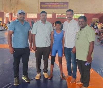 सुरज फाउंडेशन संचालित 
 नव कृष्णा व्हॅली स्कूल मराठी माध्यम कुपवाड 
  नव कृष्णा व्हॅली स्कूल मराठी माध्यम इयत्ता आठवी मधील विद्यार्थिनी कु. अनुष्का आप्पासो बंडगर हिने  वसंतदादा कुस्ती केंद्र सांगली येथे झालेल्या जिल्हा ग्रामीण मध्ये सतरा वर्षाखाली वजनी गट 36 ते 40 या स्पर्धेमध्ये प्रथम क्रमांक पटकावला याबद्दल शाळेचे मुख्याध्यापक मा.श्री.अधिकराव पवार सर सर्व शिक्षक, शिक्षकेत्तर कर्मचारी, सर्व विद्यार्थी, सर्व पालक या सर्वांच्या वतीने हार्दिक अभिनंदन ????????????????