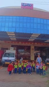 Abhyaas Kupwad ,Kalanagar & Karnal visiting Crazy Ice cream factory