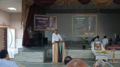 सुरज फाउंडेशन ग्रुप ऑफ नवकृष्ण व्हॅली स्कूल अँड ज्युनिअर कॉलेज कुपवाड यांच्यावतीने एनजी कामत सरांना सुरज ललित कला अकादमी येथे  प्रार्थना सभेत श्रद्धांजली वाहण्यात आली