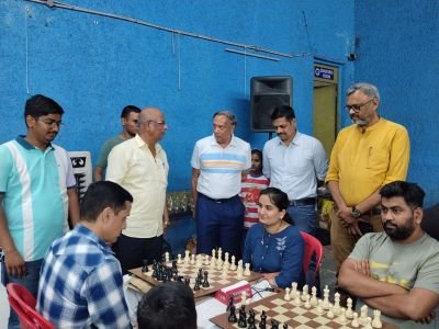 सुरज  फिडे  रॅपिड रेटिंग ओपन चेस टूर्नामेंटचे उद्घाटन सांगली जिल्हा पोलीस कार्यालयाचे एस पी संदीप घुगे साहेब यांच्या हस्ते झाले याप्रसंगी प्रवीणजी  लुंकड अध्यक्ष सुरज फाउंडेशन व प्रमोद चौगुले आर्किटेक इंजिनियर सांगली तसेच कुपवाड पोलीस कार्यालयाचे प्रमुख आनंदराव घाटगे साहेब आदी मान्यवर उपस्थित होते