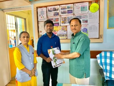 अमली पदार्थ विरोधी जनजागृती अभियानात 'नव कृष्णा व्हॅली स्कूल'चा उत्स्फूर्त सहभाग; मुख्याध्यापक व विद्यार्थ्यांचा सांगली पोलीस दलातर्फे गौरव. 
         सांगली पोलीस दलमार्फत आयोजित ‘ अमली पदार्थ विरोधी जनजागृती अभियान २०२६’ अंतर्गत घेण्यात आलेल्या पोस्टर व घोषवाक्य स्पर्धेत 'नव कृष्णा व्हॅली स्कूल' (मराठी माध्यम) मधील इयत्ता आठवी ते दहावीच्या विद्यार्थ्यांनी अत्यंत उत्स्फूर्तपणे सहभाग नोंदवला. या उल्लेखनीय सहभागाबद्दल प्रशालेचे मुख्याध्यापक श्री. अधिकराव पवार सर यांचा सांगली पोलीस दलातील वरिष्ठ अधिकाऱ्यांच्या हस्ते विशेष सत्कार करण्यात आला . तसेच स्पर्धेत सहभागी उत्कृष्ट कलाकृतीं रेखाटणाऱ्या विद्यार्थ्यांना प्रमाणपत्र देऊन गौरविण्यात आले. याप्रसंगी श्री. तुषार दोषी (मा. पोलीस अधीक्षक, सांगली), कल्पना बावरकर (अप्पर पोलीस अधीक्षक)श्री. प्रणिल गिल्डा (मा. उपविभागीय पोलीस अधिकारी, मिरज) उपस्थित होते. कलाशिक्षक श्री नयन धोतरे यांच्या मार्गदर्शनाखाली,विद्यार्थ्यांनी आपल्या कला गुणांच्या आणि घोष वाक्याच्या माध्यमातून अमली पदार्थांच्या दुष्परिणामांवर प्रकाश टाकत समाजात जनजागृती निर्माण करण्याचा स्तुत्य प्रयत्न केला आहे.