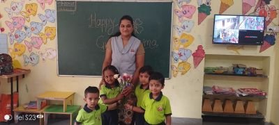 Nav Krishna Valley Abhyaas Kalanagar students celebrated Guru Pornima in school