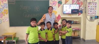 Nav Krishna Valley Abhyaas Kalanagar students celebrated Guru Pornima in school