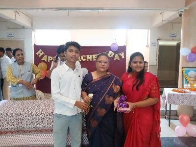 Teachers day celebrated in school