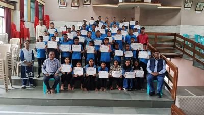 आपला TQM आणि लीन सिक्स सिग्मा (Lean Six Sigma) प्रशिक्षण कार्यक्रम यशस्वी केल्याबद्दल सर्वांचे मनःपूर्वक आभार!
भोर, शिरवळ, पारगाव, खंडाळा, उत्तूर, तासगाव, कर्नाळ, कलानगर, विजयनगर, म्हैसाळ आणि एमआयडीसी कुपवाड येथून या सत्राला उपस्थित राहिलेले सर्व आदरणीय प्राचार्य, विभागप्रमुख (HODs), समन्वयक (Coordinators), शिक्षक आणि शिक्षकेतर कर्मचाऱ्यांचे मनापासून आभार.
तुमचे 'लीन सिक्स सिग्मा व्हाईट बेल्ट' प्रमाणपत्र मिळाल्याबद्दल सर्वांचे हार्दिक अभिनंदन! सुरज फाउंडेशनमध्ये संस्थात्मक उत्कृष्टता आणण्यासाठी आपण सर्वांनी मिळून शिकलेले KASH, 5S, कायझेन (Kaizen) आणि DMAIC हे नियम आपल्या कामात अमलात आणूया. आणि आपली शाळा सांगलीत नाही तर महाराष्ट्रात नाहीतर देशात नाव करेल आम्हाला खात्री आहे. असेच आपली सोबत राहो. 