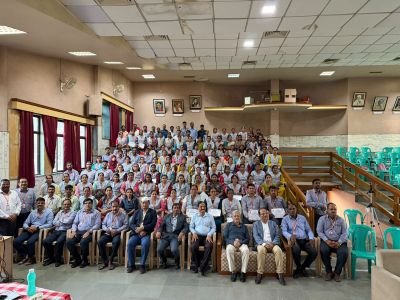 आपला TQM आणि लीन सिक्स सिग्मा (Lean Six Sigma) प्रशिक्षण कार्यक्रम यशस्वी केल्याबद्दल सर्वांचे मनःपूर्वक आभार!
भोर, शिरवळ, पारगाव, खंडाळा, उत्तूर, तासगाव, कर्नाळ, कलानगर, विजयनगर, म्हैसाळ आणि एमआयडीसी कुपवाड येथून या सत्राला उपस्थित राहिलेले सर्व आदरणीय प्राचार्य, विभागप्रमुख (HODs), समन्वयक (Coordinators), शिक्षक आणि शिक्षकेतर कर्मचाऱ्यांचे मनापासून आभार.
तुमचे 'लीन सिक्स सिग्मा व्हाईट बेल्ट' प्रमाणपत्र मिळाल्याबद्दल सर्वांचे हार्दिक अभिनंदन! सुरज फाउंडेशनमध्ये संस्थात्मक उत्कृष्टता आणण्यासाठी आपण सर्वांनी मिळून शिकलेले KASH, 5S, कायझेन (Kaizen) आणि DMAIC हे नियम आपल्या कामात अमलात आणूया. आणि आपली शाळा सांगलीत नाही तर महाराष्ट्रात नाहीतर देशात नाव करेल आम्हाला खात्री आहे. असेच आपली सोबत राहो. 