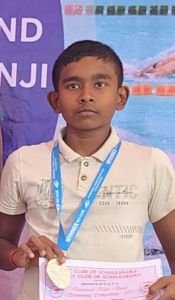 अभिमानास्पद यश! ????????
 नव कृष्णा व्हॅली स्कूल, CBSE, इयत्ता १० वी मधील प्रतिभावान जलतरणपटू आयुष सुहास कोटे याने जिल्हास्तरीय जलतरण स्पर्धेत उत्कृष्ट कामगिरी करत खालील तीन प्रकारांमध्ये प्रथम क्रमांक पटकावून सुवर्णपदक ???? मिळवले आहे.

????‍♂️ १०० मीटर बटरफ्लाय
????‍♂️ ५० मीटर बटरफ्लाय
????‍♂️ ५० मीटर फ्रीस्टाइल

या उल्लेखनीय कामगिरीच्या जोरावर आयुषची या तिन्ही प्रकारांमध्ये विभागीय स्तरावरील (Zonal Level) जलतरण स्पर्धेसाठी निवड झाली आहे! ????????

???? आयुषचे या शानदार यशाबद्दल मनःपूर्वक अभिनंदन! ????

आगामी विभागीय स्पर्धेसाठी त्याला हार्दिक शुभेच्छा! ???? त्याने यापुढेही अशीच उत्कृष्ट कामगिरी करून आपल्या शाळेचे, कुटुंबाचे आणि सर्वांचे नाव उज्ज्वल करावे, हीच सदिच्छा! ????????

खूप खूप अभिनंदन, आयुष! ????????‍♂️????
अशीच यशाची भरारी घेत राहा! ????????